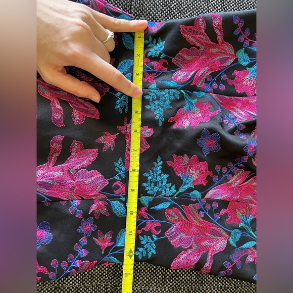 DRESS THE POPULATION Jaida Floral Embroidered Cocktail Dress - Picture 12 of 13